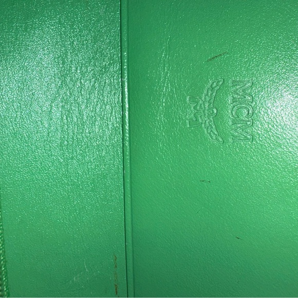💚MCM Visetos Leather Trifold - Rare Green with Studded Logo Motifs - Picture 16 of 16